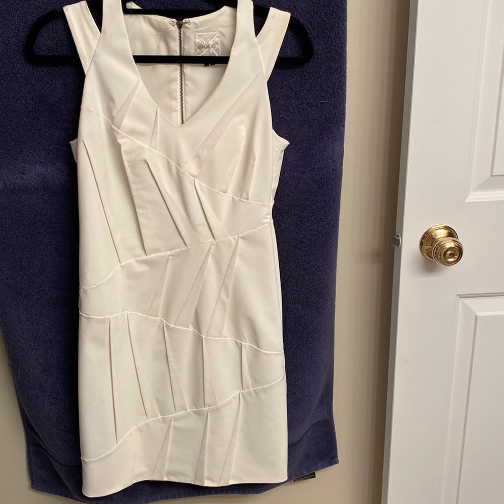 Nicole Miller off white semi-formal dreas